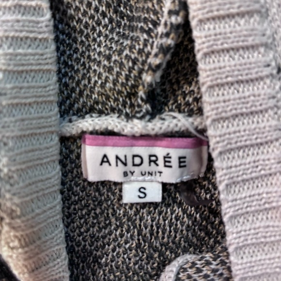 Boutique sweatshirt size S - Picture 3 of 4